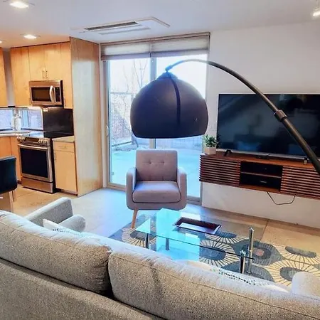 Chic Townhome Haven Rooted Downtown